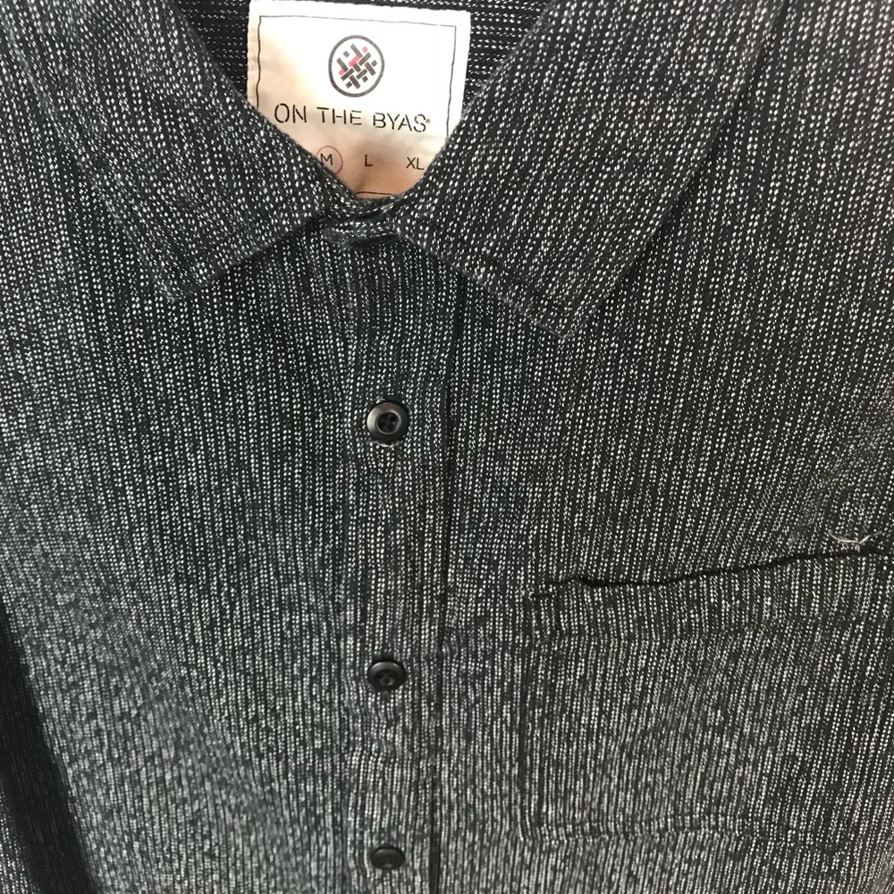Static button down - Picture 6 of 7